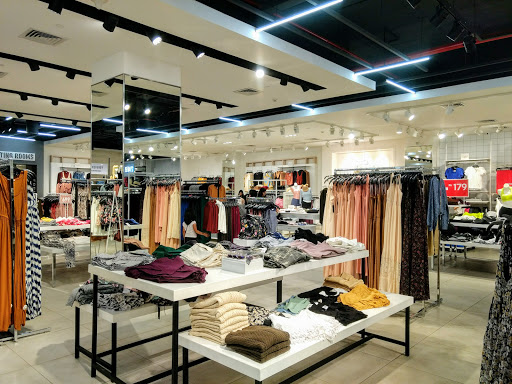 Forever 21, VR Bengaluru, 2, B Narayanapura, Mahadevapura,, 60, ITPL Main Rd, Maheswari Nagar, Devasandra Industrial Estate, Krishnarajapura, Bengaluru, Karnataka 560048, India, Clothing_Shop, state KA