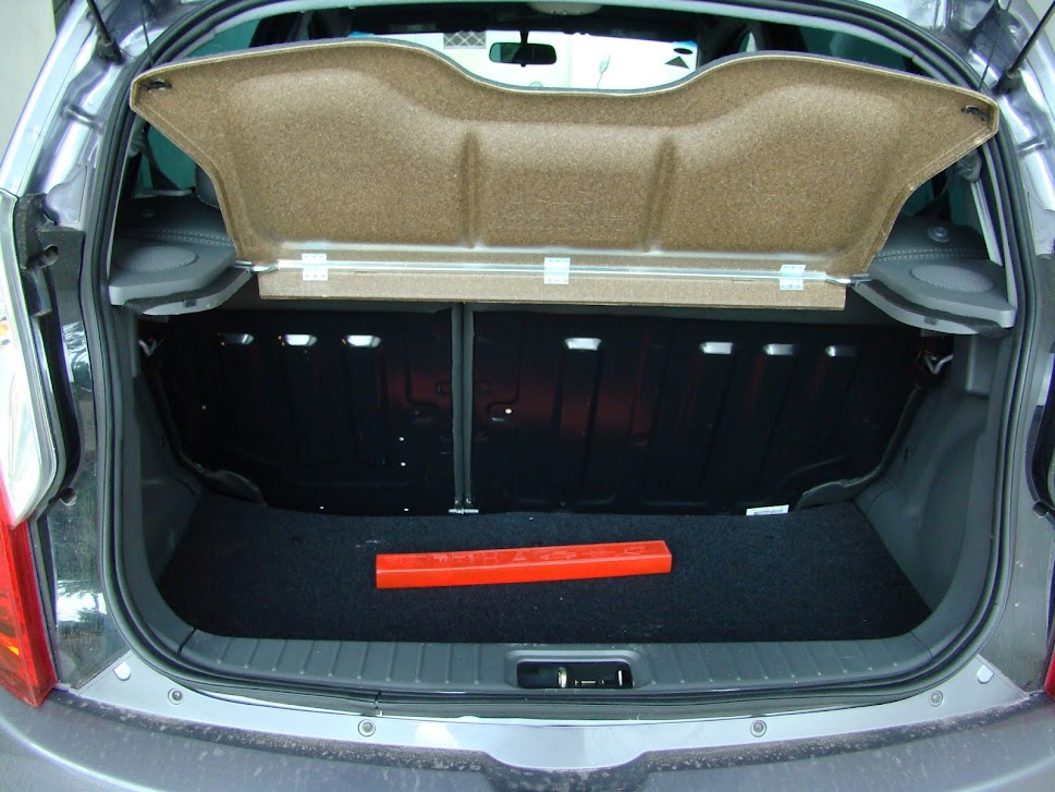 DIY - Revestir o encosto dos assentos traseiros & nhec-nhec da tampa do porta-malas DSC09408