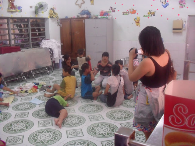 Nhận xin các loại quần áo, chăn gối cũ, đồ chơi, sách truyện cũ, để làm từ thiện.Thân - 3