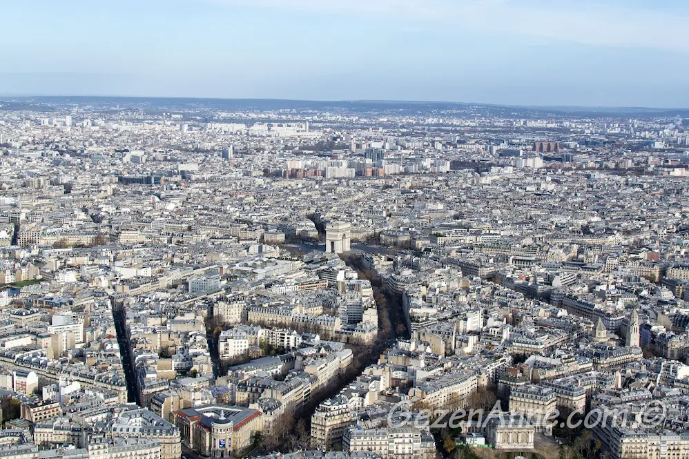Arc de Triomphe ve l'Etoile kavşağı manzarası