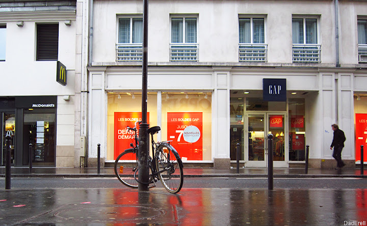 Rue du Commerce, Paris.