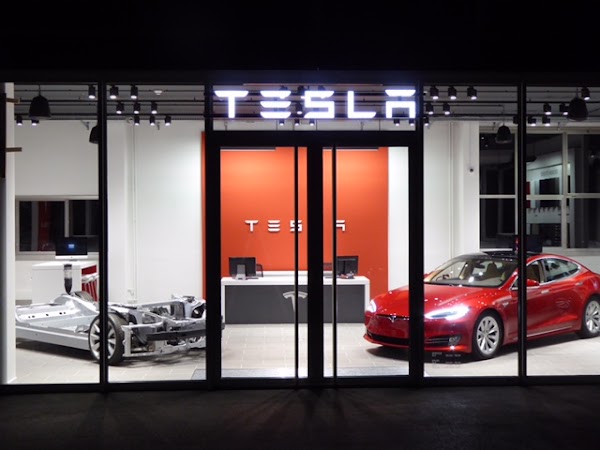 9 41 store. Tesla Store.