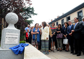 Un monolito en homenaje a Luis Aragonés