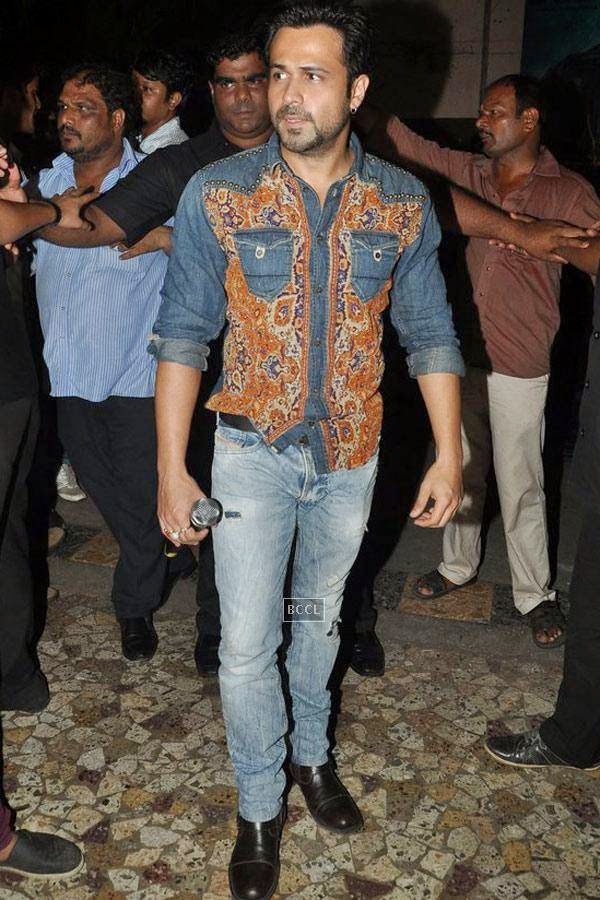 Emraan Hashmi gives away movie tickets of a recent Bollywood blockbuster to promote his upcoming film Raja Natwarlal at Gaitey, in Mumbai, on July 26, 2014. (Pic: Viral Bhayani)<br /> 