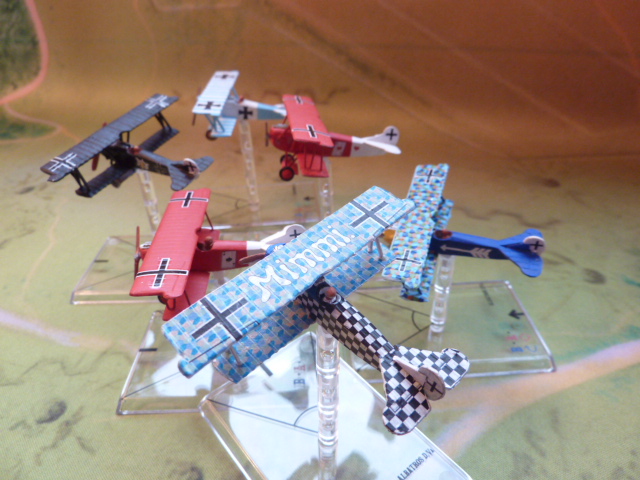 Montage Fokker DVII : Valom, Redeagle miniatures et Reviresco  P1070617
