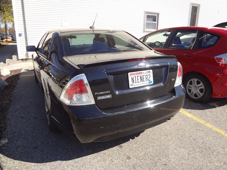 image of car with personalized license plate that says NIENER2