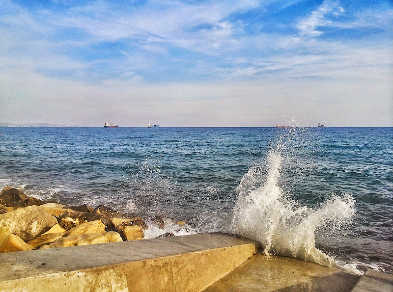 Лимассол погода вода. Осень на море на Кипре фото.