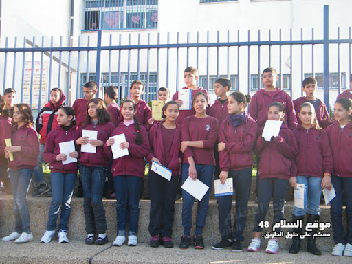 توزيع شهادات للطلاب الذين شاركوا في حملة "اطرق الباب" في الزهراء جت ___%252011%2520385