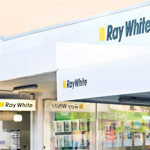 Ray White Howick logo