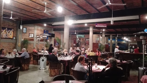 Restaurante Arileo Steakhouse & Bar, México, Carr Jocotepec-chapala 1088, Raquet Club, 45820 San Juan Cosalá, Jal., México, Bar restaurante | JAL