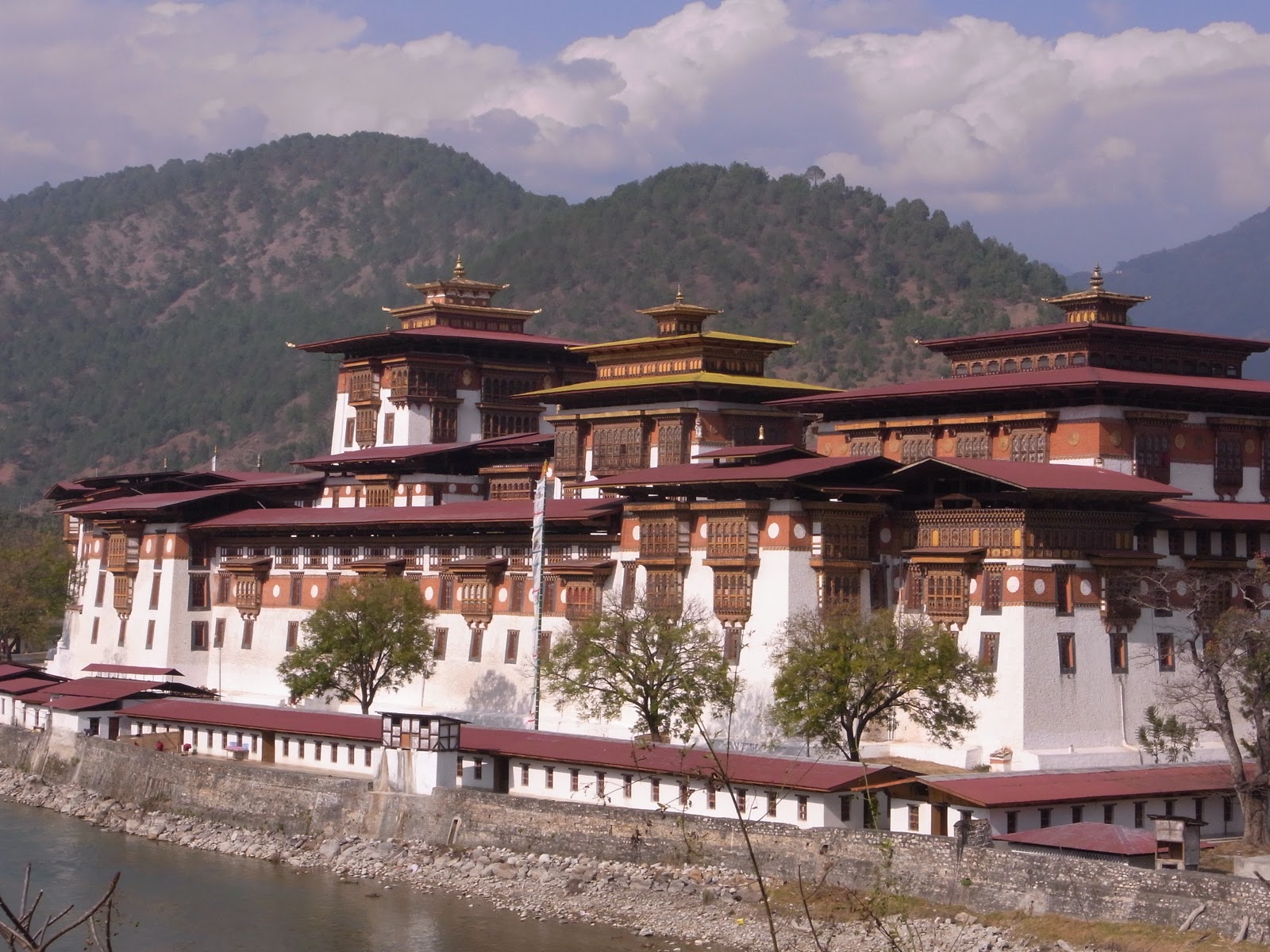 Непал и бутан. Непал, сикким, бутан. Тибет Непал бутан Гималаи. Dochula Pass Bhutan. Монастырь Ринченлинг Непал.