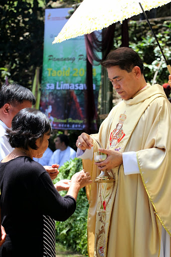 Priest in Limasawa gives the Holy Communion