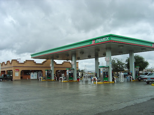 Gasolinera Servicio Y Griega, Carr. de La Constitucion 57 Km. 135, Fundadores, 26740 Sabinas, Coah., México, Estación de servicio | COAH