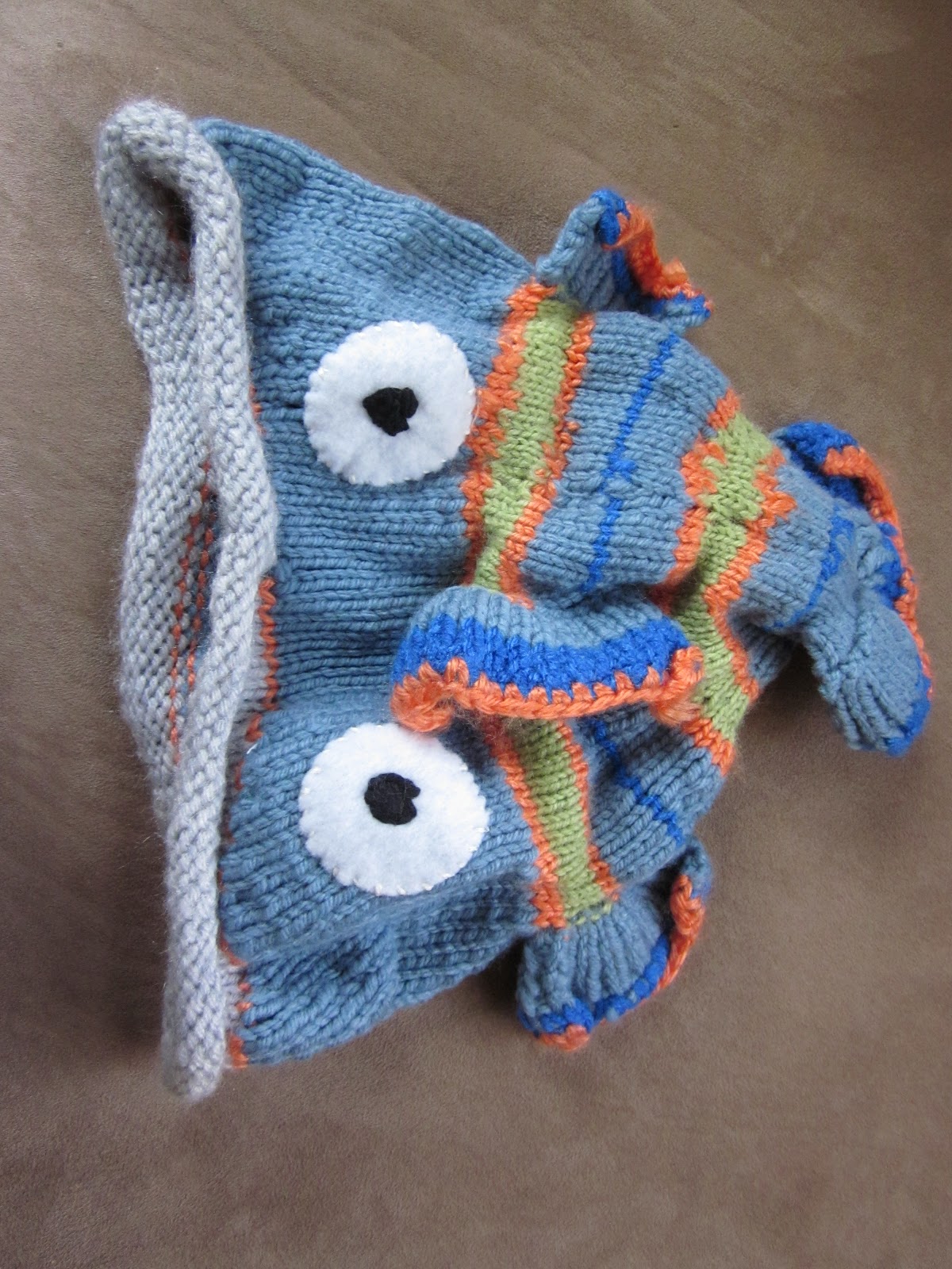 I make stuff: Fish Hat (Dead or Alive) from Knitty.com