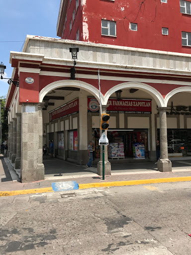 Farmacias Zapotlan, Calle Federico del Toro 5, Cd Guzmán Centro, 49000 Cd Guzman, Jal., México, Farmacia | JAL