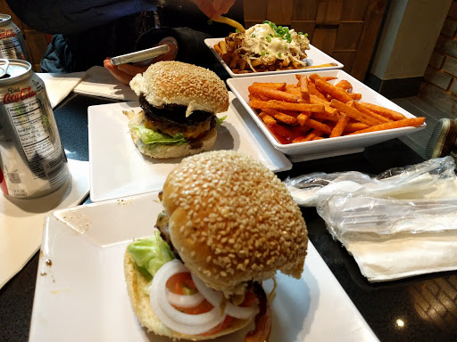 Hamburger Restaurant «Emoji Burger», reviews and photos, 80-07 37th Ave, Jackson Heights, NY 11372, USA