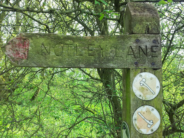 Notley Lane signpost