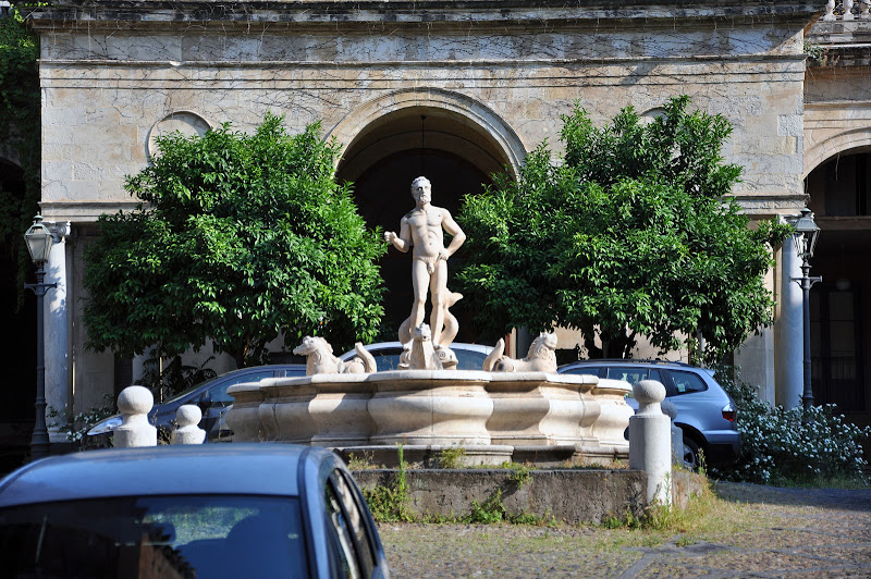 Скульптура в Катании