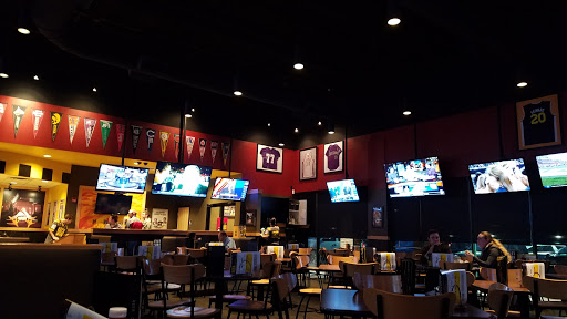 Chicken Wings Restaurant «Buffalo Wild Wings», reviews and photos, 1551 N Green St Q, Brownsburg, IN 46112, USA
