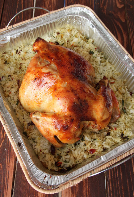 Курица с рисом и овощами в рукаве. Курица фаршированная рисом в духовке. Курица фаршированная рисом и сухофруктами. Рис с курицей и сухофруктами. Курица фаршированная сыром и рисом.