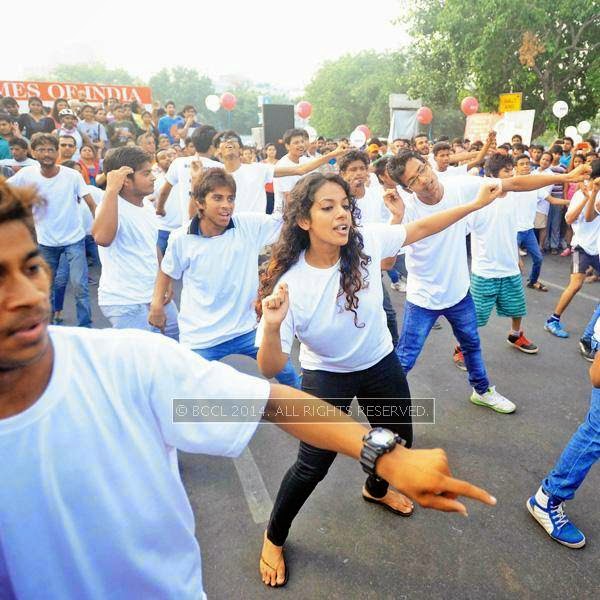 Members of Studens For Peace surprise the crowd with their flash mob during the Raahgiri Day, held at Connaught Place's Inner Circle, in New Delhi.