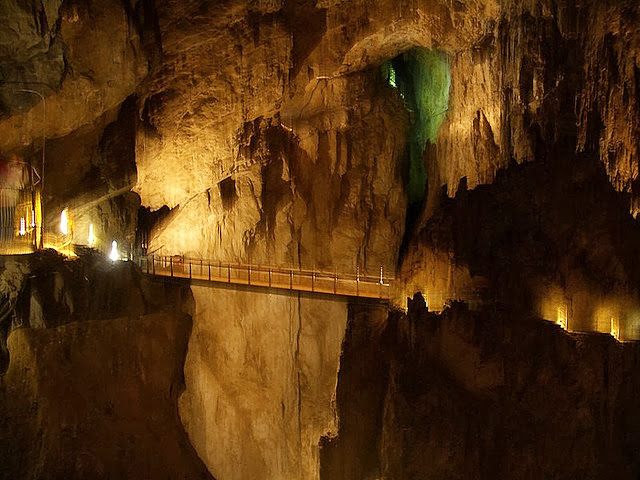 gua bawah tanah terpopuler