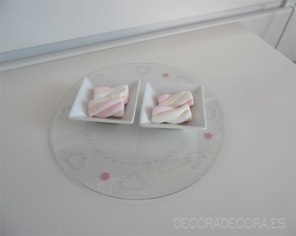 Decorar la mesa en el Día de los Enamorados