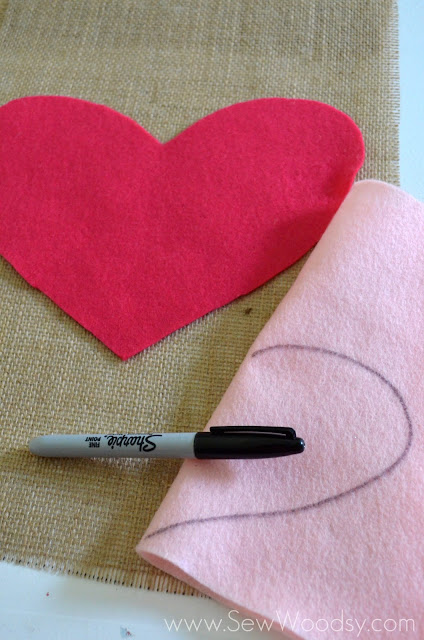 Guest Post from SewWoodsy.com Burlap & Felt Heart Garden Flag #sewing #DIY #GardenFlag #ValentinesDay