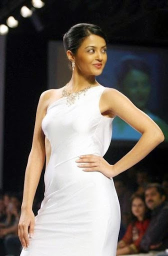 Surveen Chawla Photos