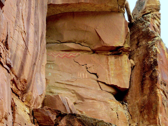 High, inaccessible pictograph panel