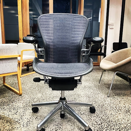 Authentic Ergonomic Designer Chairs & Desks from CHAIRHUB logo