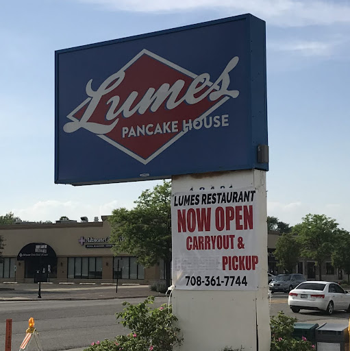 Lumes Pancake House logo