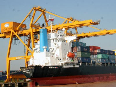  Công ty CP Đầu tư Việt Nam - Oman (VOI) đề xuất mua 19,68% cổ phần hiện do Nhà nước nắm giữ tại công ty cổ phần cảng Hải Phòng. 