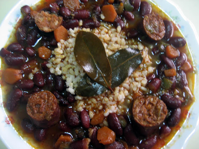 Judias rojas con chorizo y arroz en Arroz con chorizo y judías verdes