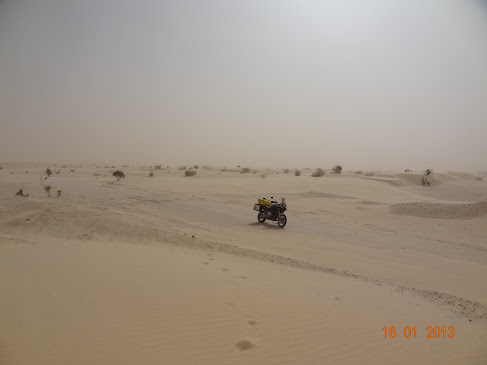 Por Marrocos e Mauritãnia, a queimar Pneu e Gasolina  - Página 5 DSC06214