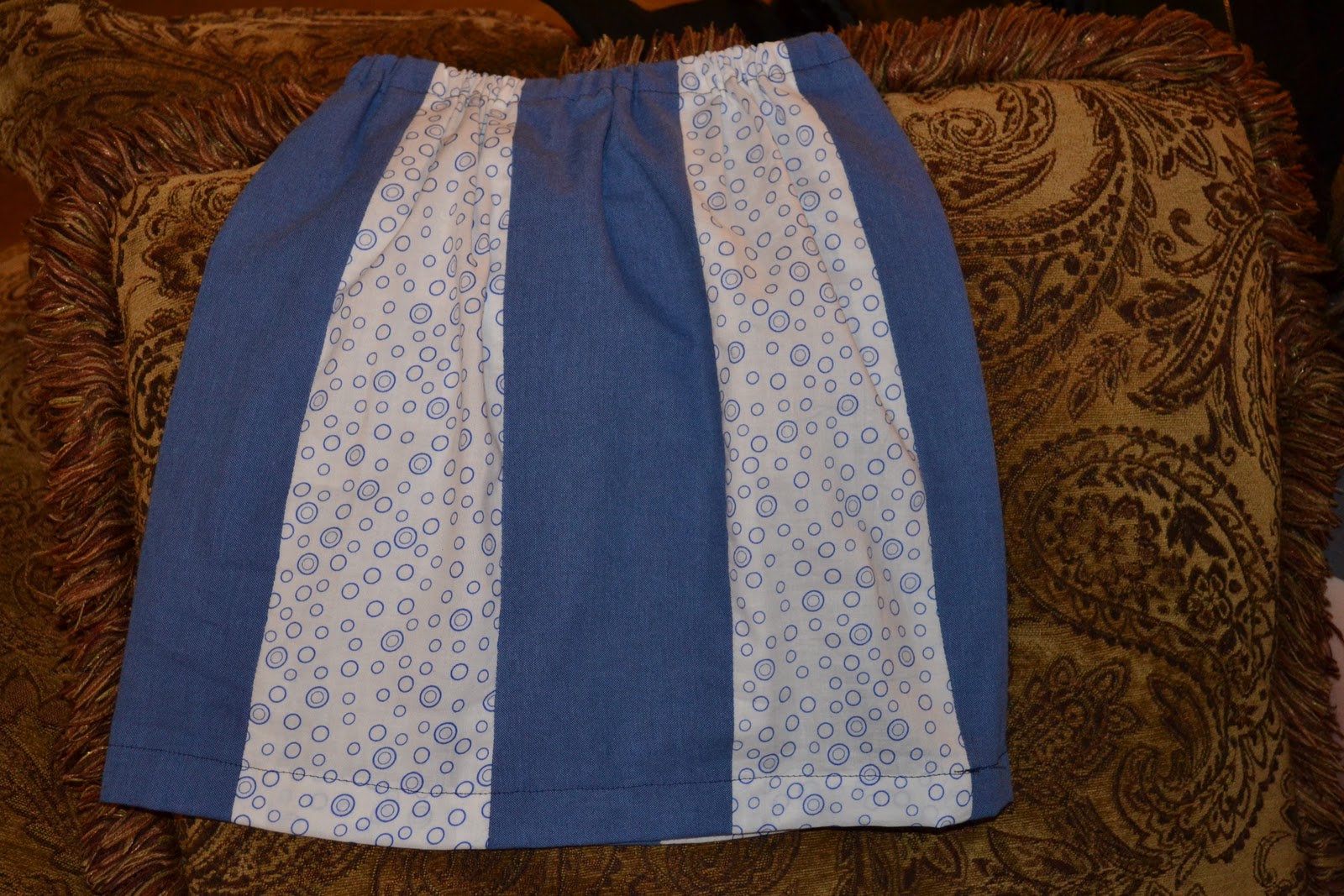 The Sassy Chicken: A Fat Quarter Skirt...how to make one!
