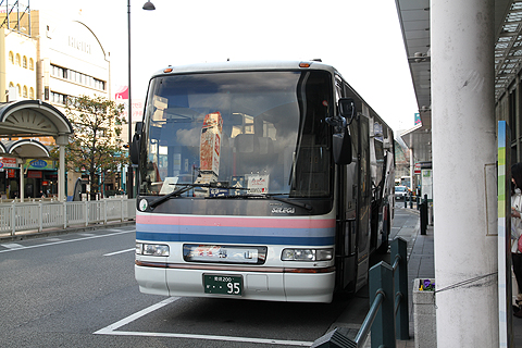 伊予鉄道「キララエクスプレス」　・・95　伊予鉄松山市駅改札中