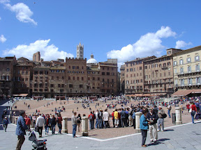 Toskana, Rundreise, Heideker Reisen, Lucca, Pisa, Siena, Florenz, San Gimignano, Volterra, Marina di Bibbona, Stadt der tausend Türme, Schiefer Turm, Ponte Vecchio, Arno, Palazzo Vecchio, Piazza della Signoria, Piazza del Campo, Palazzo Publico