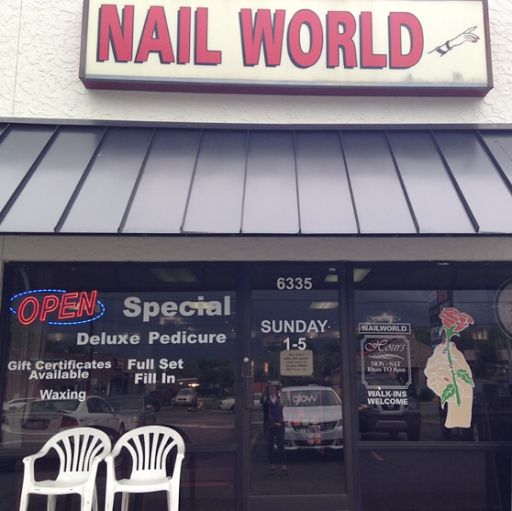 Nail World logo