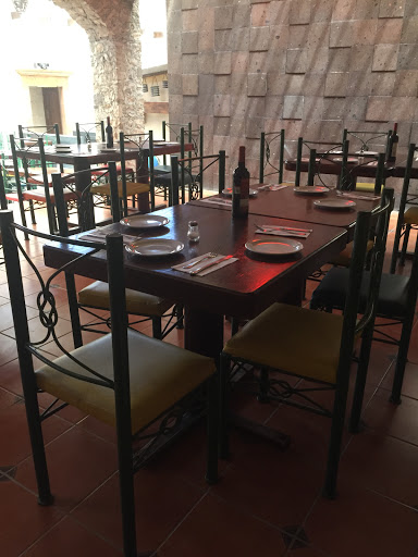 Restaurante Mesón de la Roca, Calle Miguel Hidalgo 5, Zona Centro, Bernal, Qro., México, Restaurante de brunch | QRO