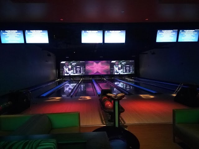 Bowlero Pasadena