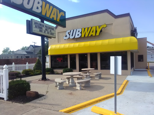 Restaurant «SUBWAY®Restaurants», reviews and photos, 140 3rd St NE, Linton, IN 47441, USA