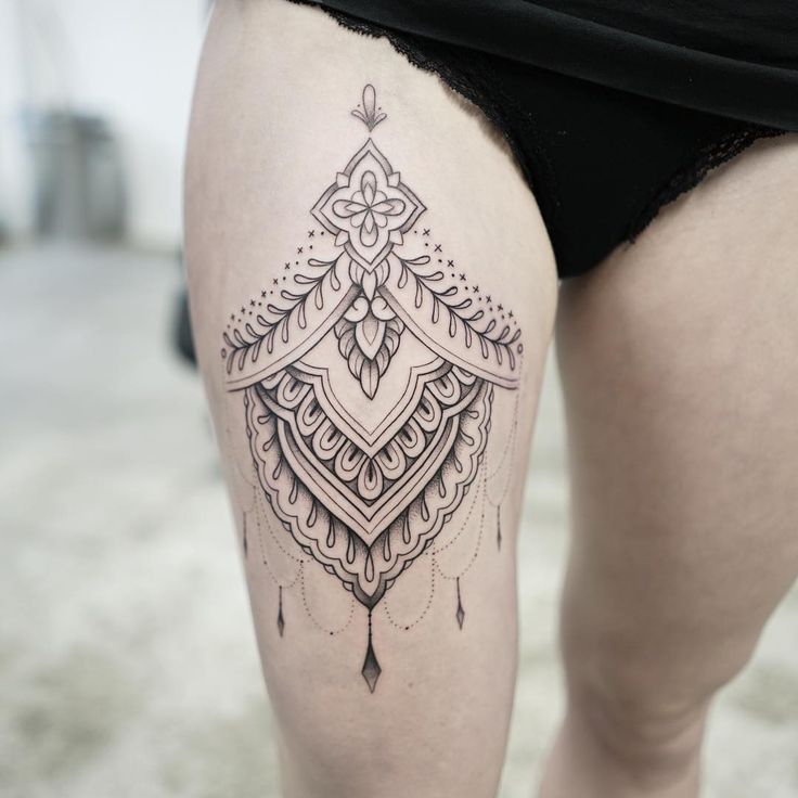 ลายสักเส้นสวยขา