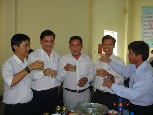 Chào mừng Ngày nhà giáo Việt Nam 20/11 2010 - Page 3 DSC00169