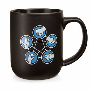 7 - Intrippato con Sheldon e The Big Bang Theory: per lui/lei, la tazza con il gioco carta, forbice, sasso, lizard, Spock.