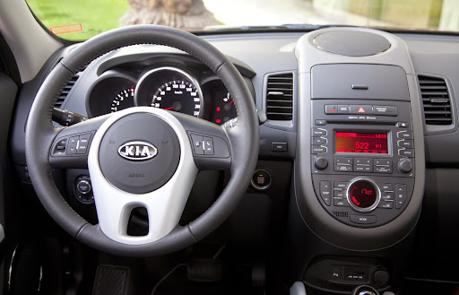 2013 kia soul base review