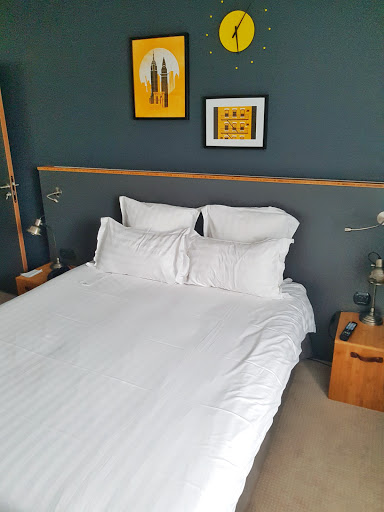 Best Western Plus Suitcase Paris La Défense