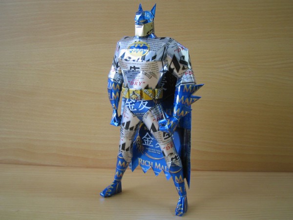 Arte creado usando latas de aluminio Arte creado usando latas de aluminio