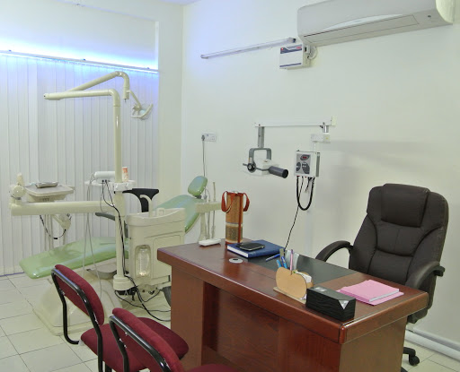 Mr & Mrs Tooth Family Dental Care (Dental Clinic/Dentist/Dental hospital/Dental Clinic In OMR), No: 18, 1st Floor, Perumbakkam High Road, Near Sholinganallur Signal,, Sholinganallur,, Chennai, Tamil Nadu 600119, India, Dental_Clinic, state TN