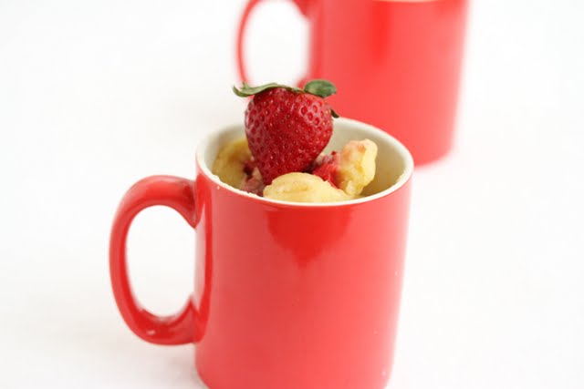 photo of a strawberry mug cake garnished with a fresh strawberry